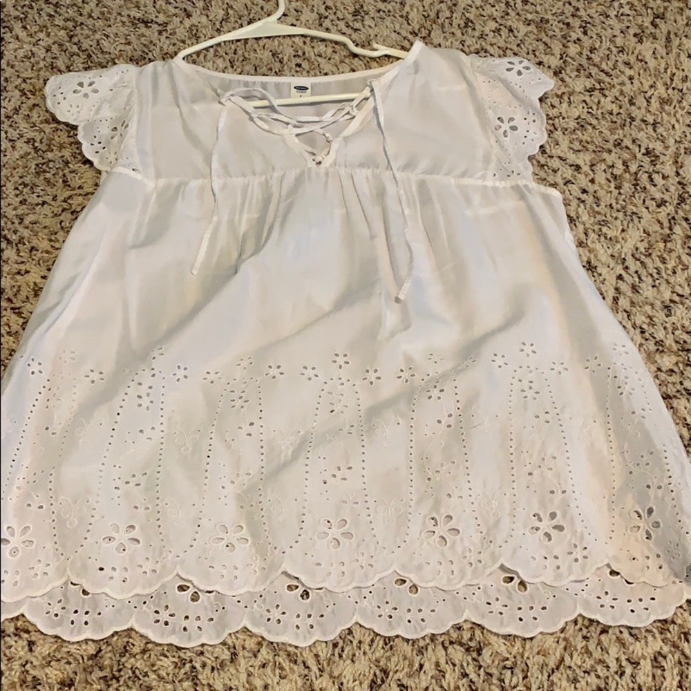 Women’s white top